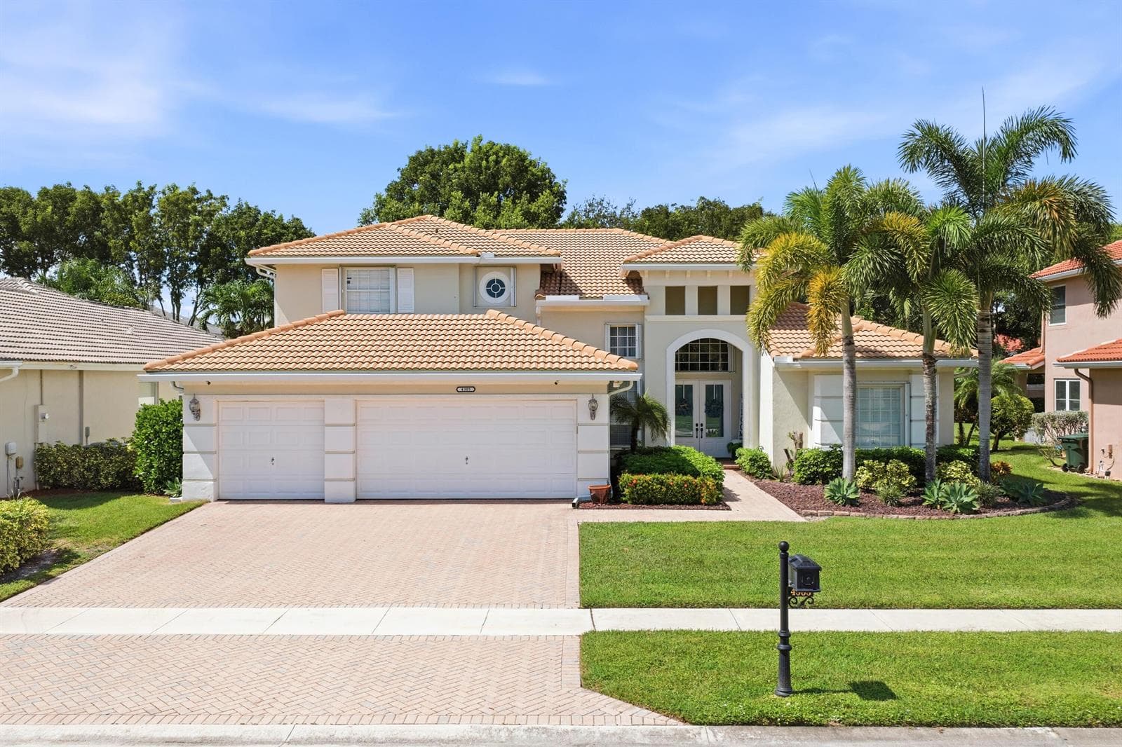 5 Bedroom Spacious Residence
