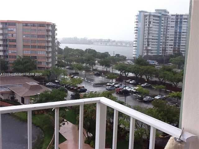 WILSHIRE CONDO · #1021E in Miami - Photo 2