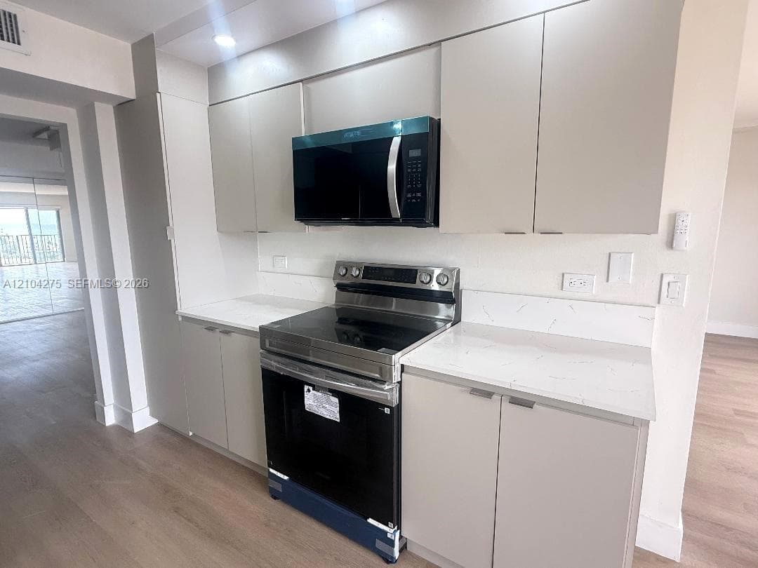 SUMMIT CONDO · #1108S in Hollywood - Photo 8