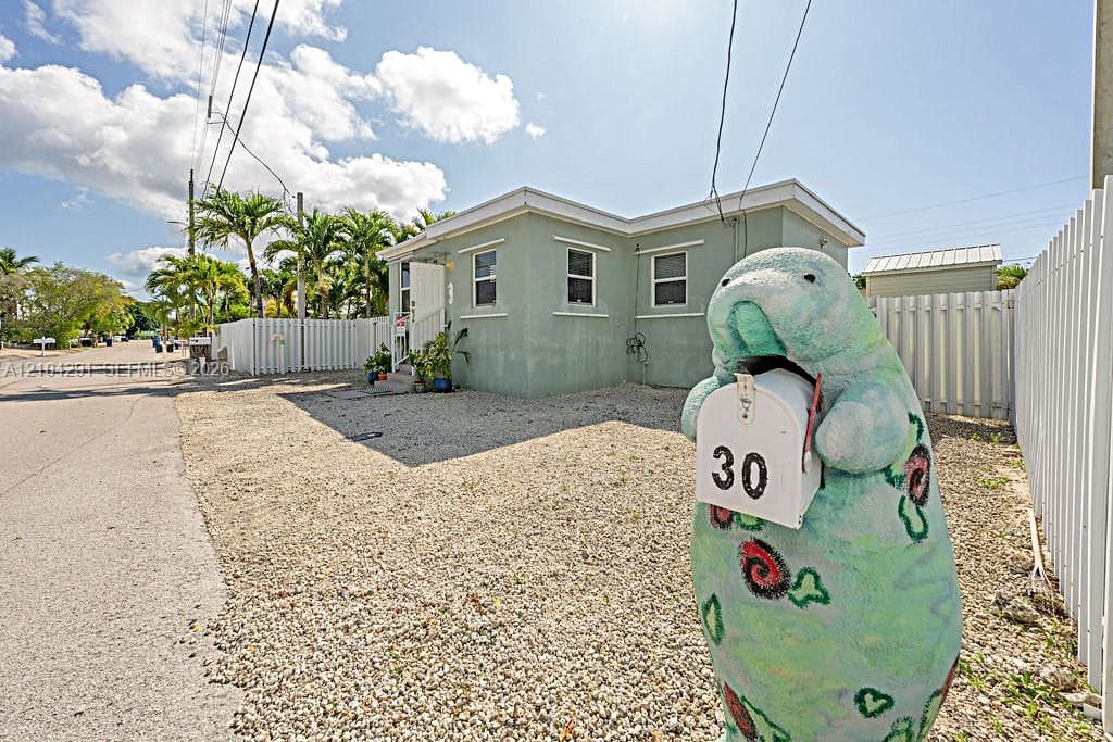 30 Orange Dr photo 3