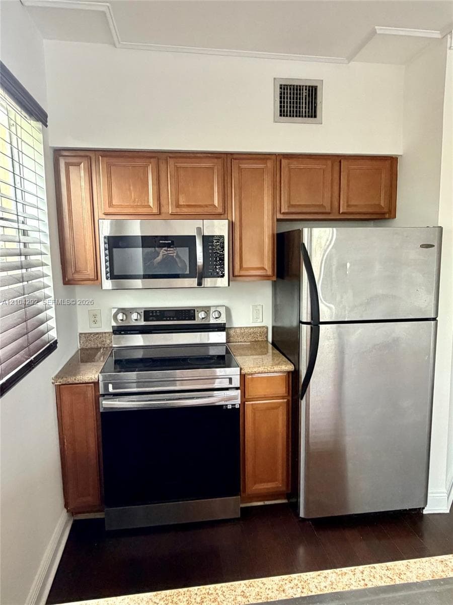 THE MANOR CONDO · #16 in Miami - Photo 2