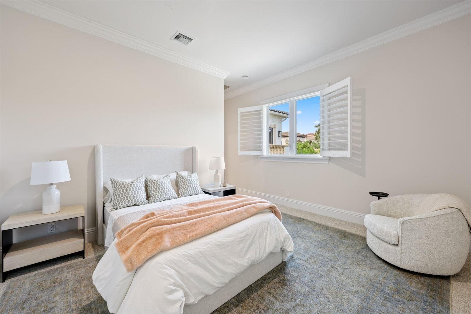 1010 Grand Court - 22.jpg-SMALL
