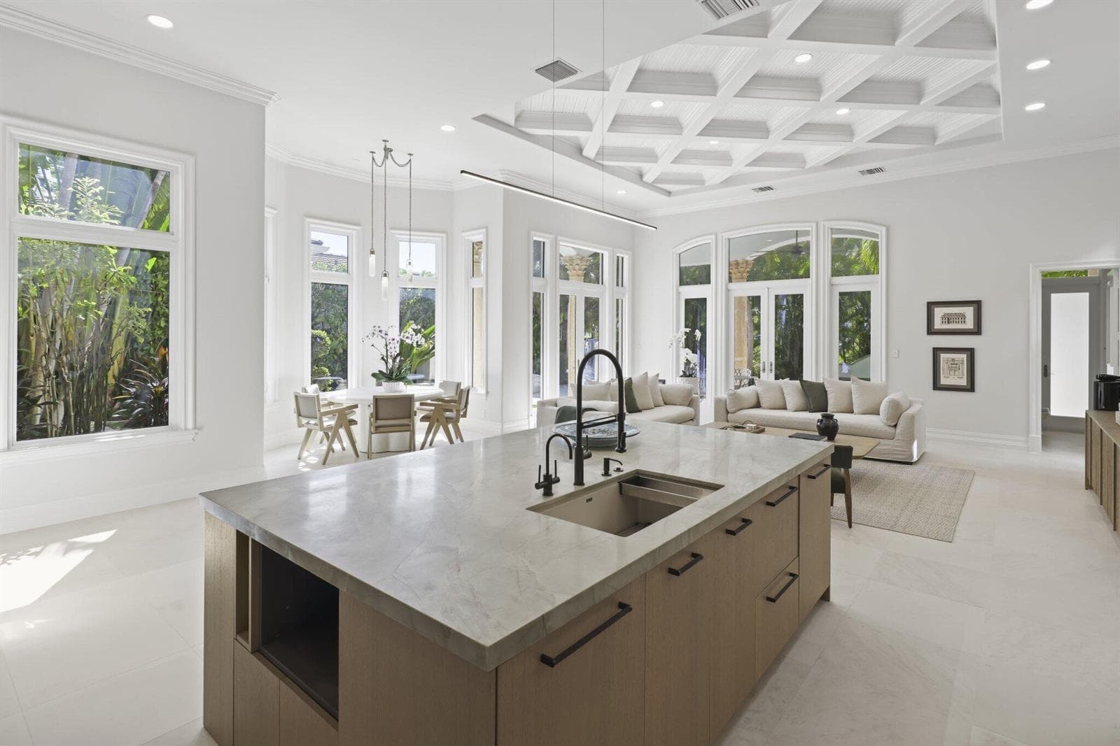 1010 Grand Court - 31.jpg-SMALL