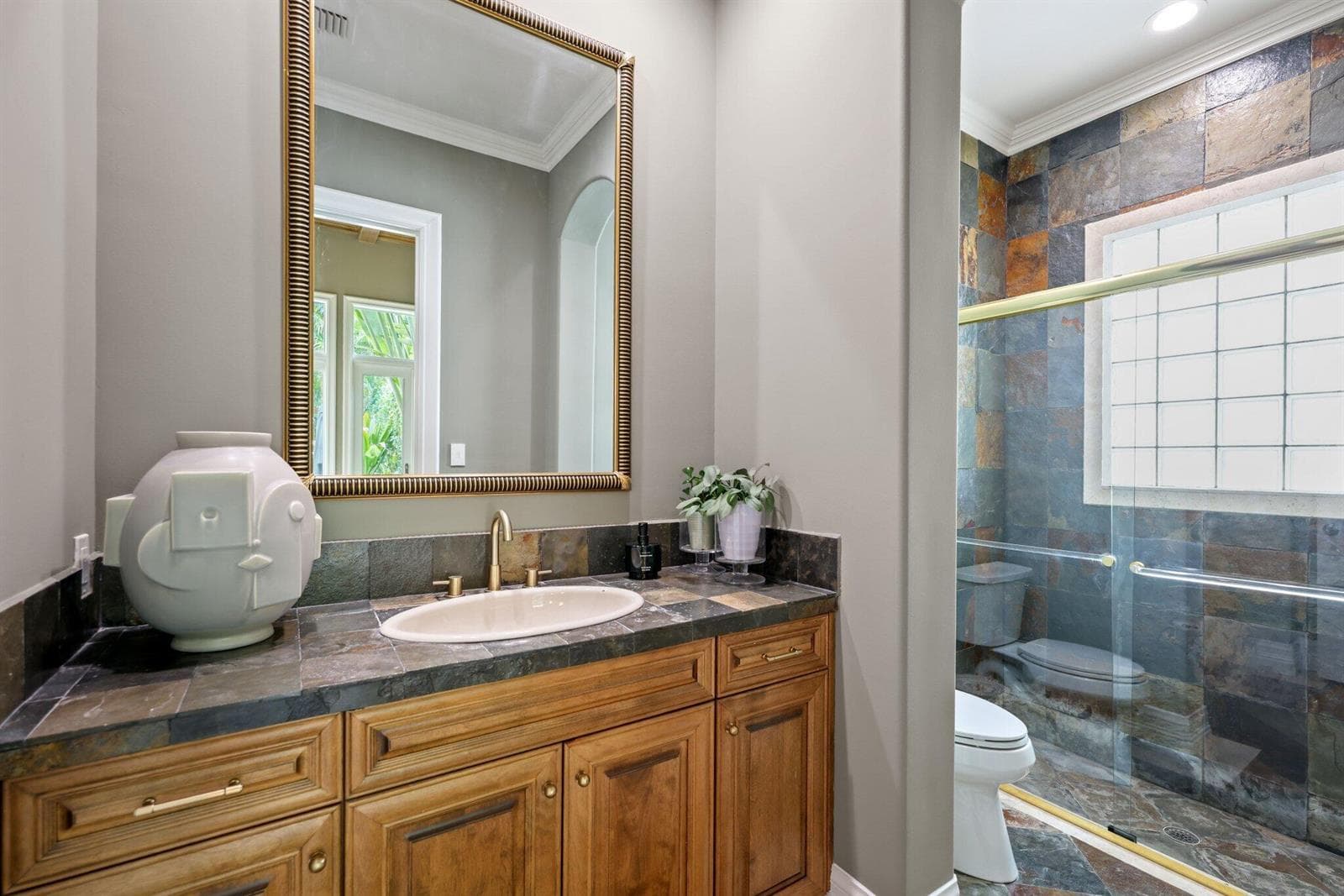 1010 Grand Court - 38.jpg-SMALL