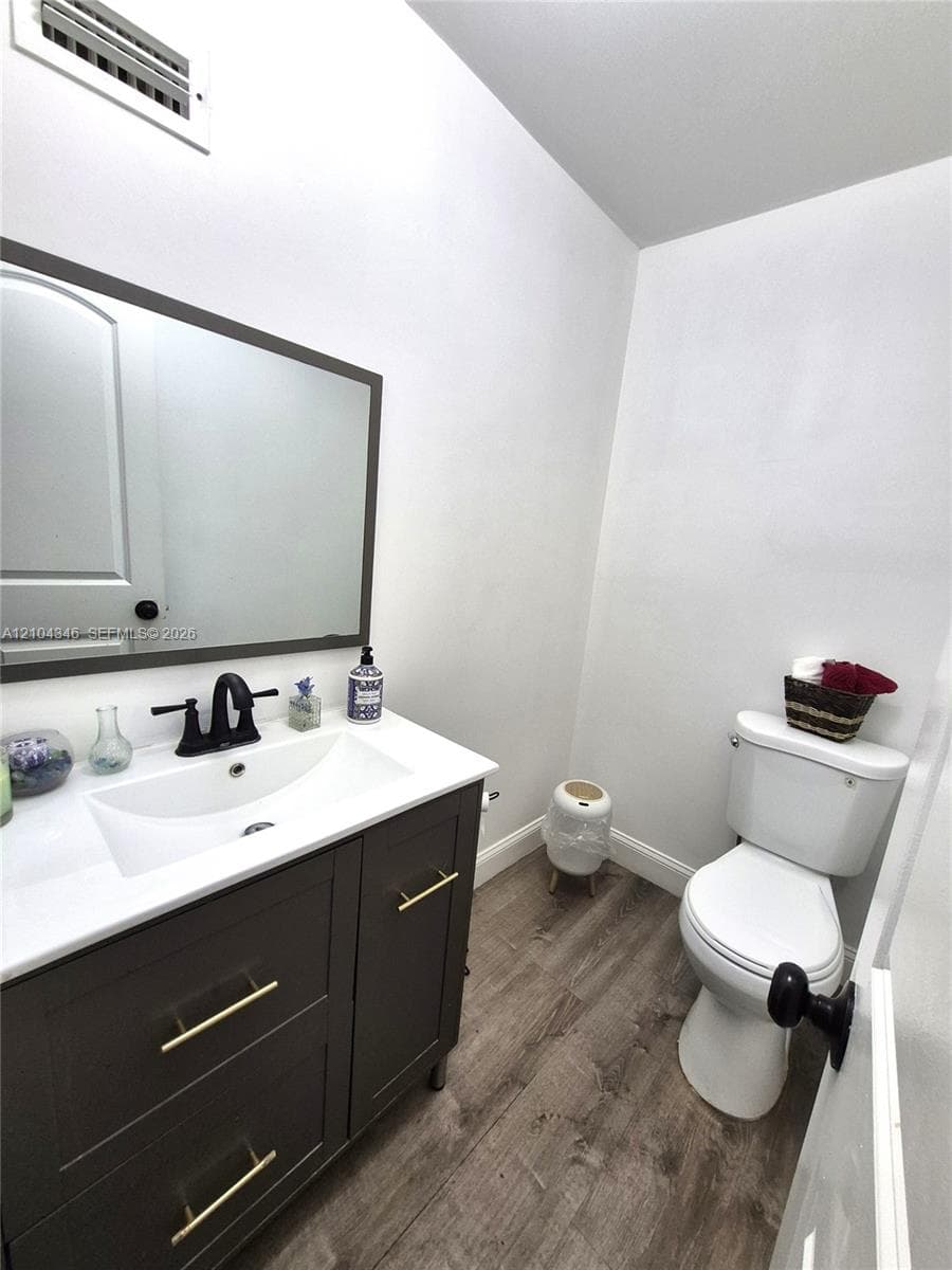 203 NE 12th Ave #203 photo 16