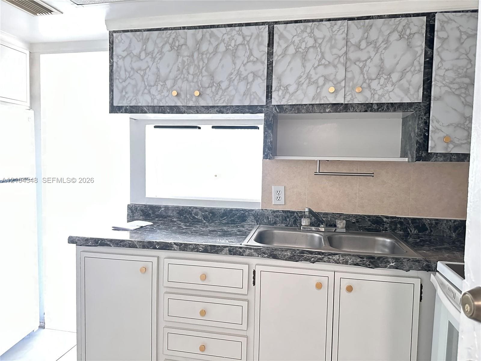 FOUNTAINVIEW CONDO NO 4 · #211 in Miami - Photo 8