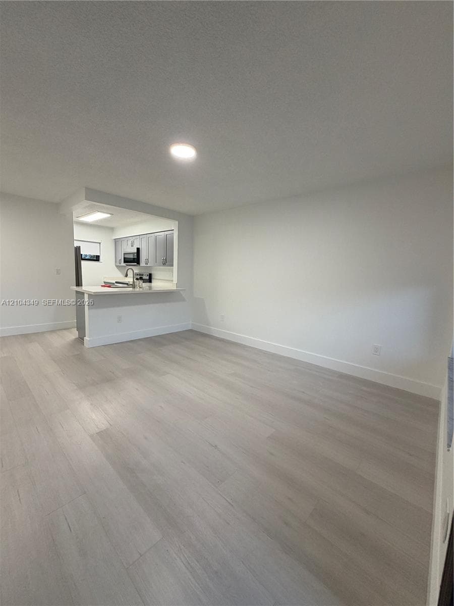 LAS HADAS CONDO · #8C in Hialeah - Photo 6