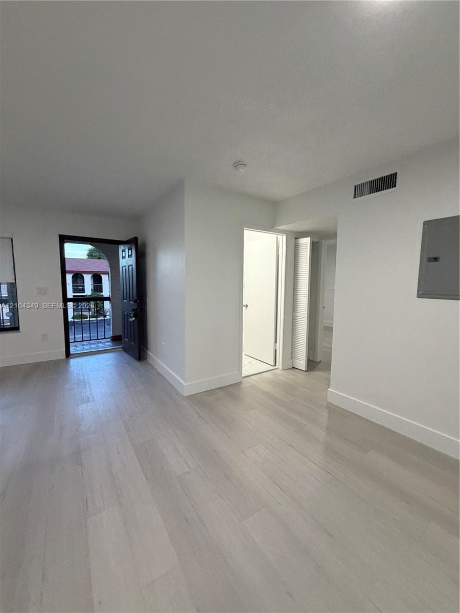 LAS HADAS CONDO · #8C in Hialeah - Photo 12