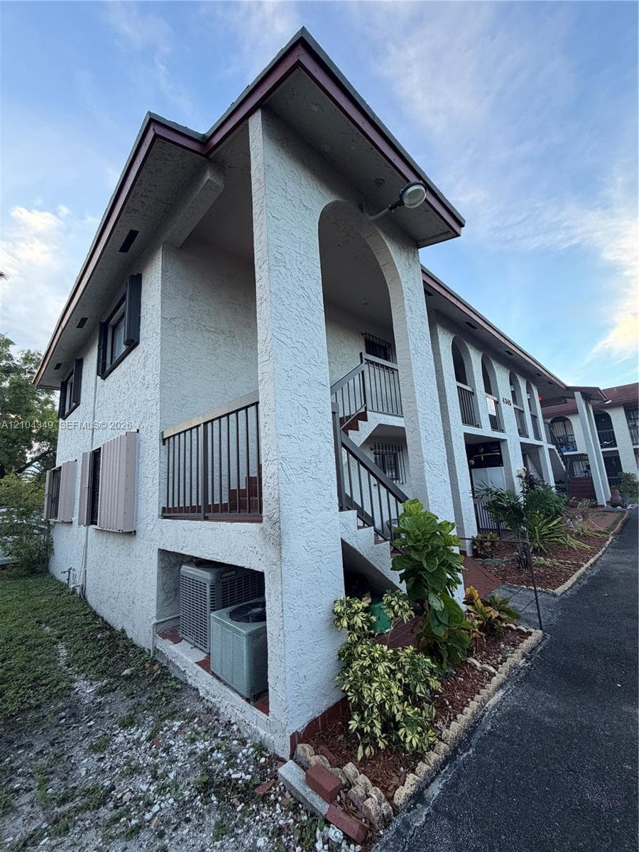 LAS HADAS CONDO · #8C in Hialeah - Photo 22