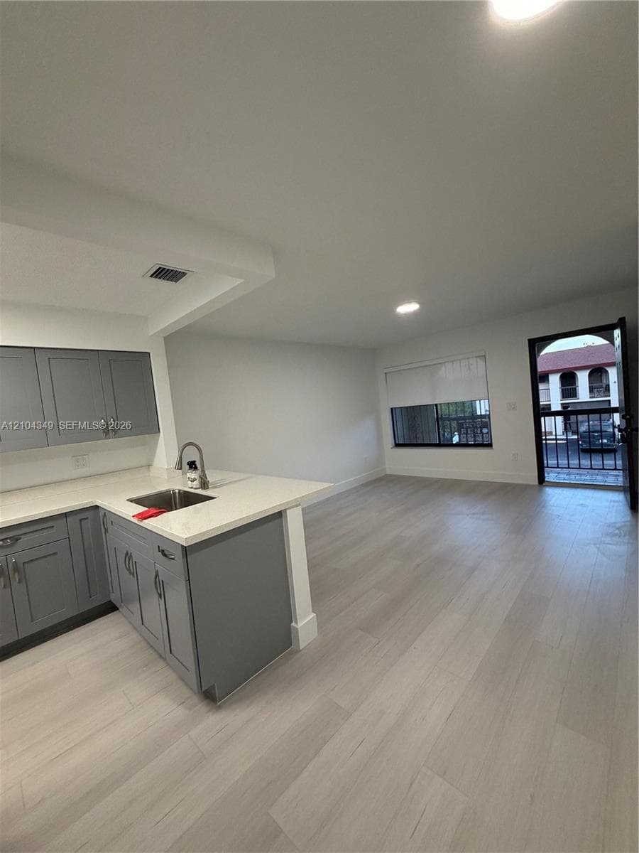 LAS HADAS CONDO · #8C in Hialeah - Photo 5
