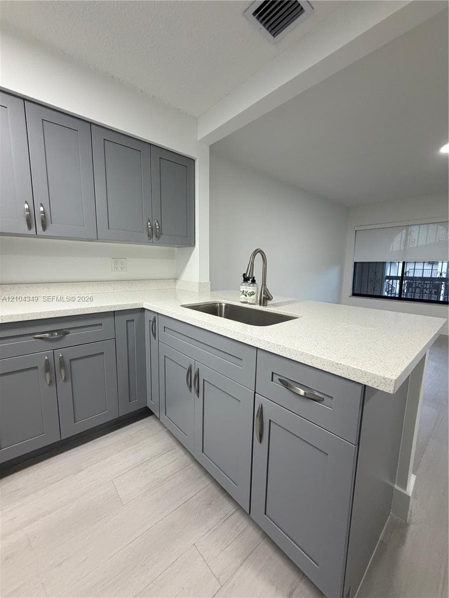 LAS HADAS CONDO · #8C in Hialeah - Photo 4