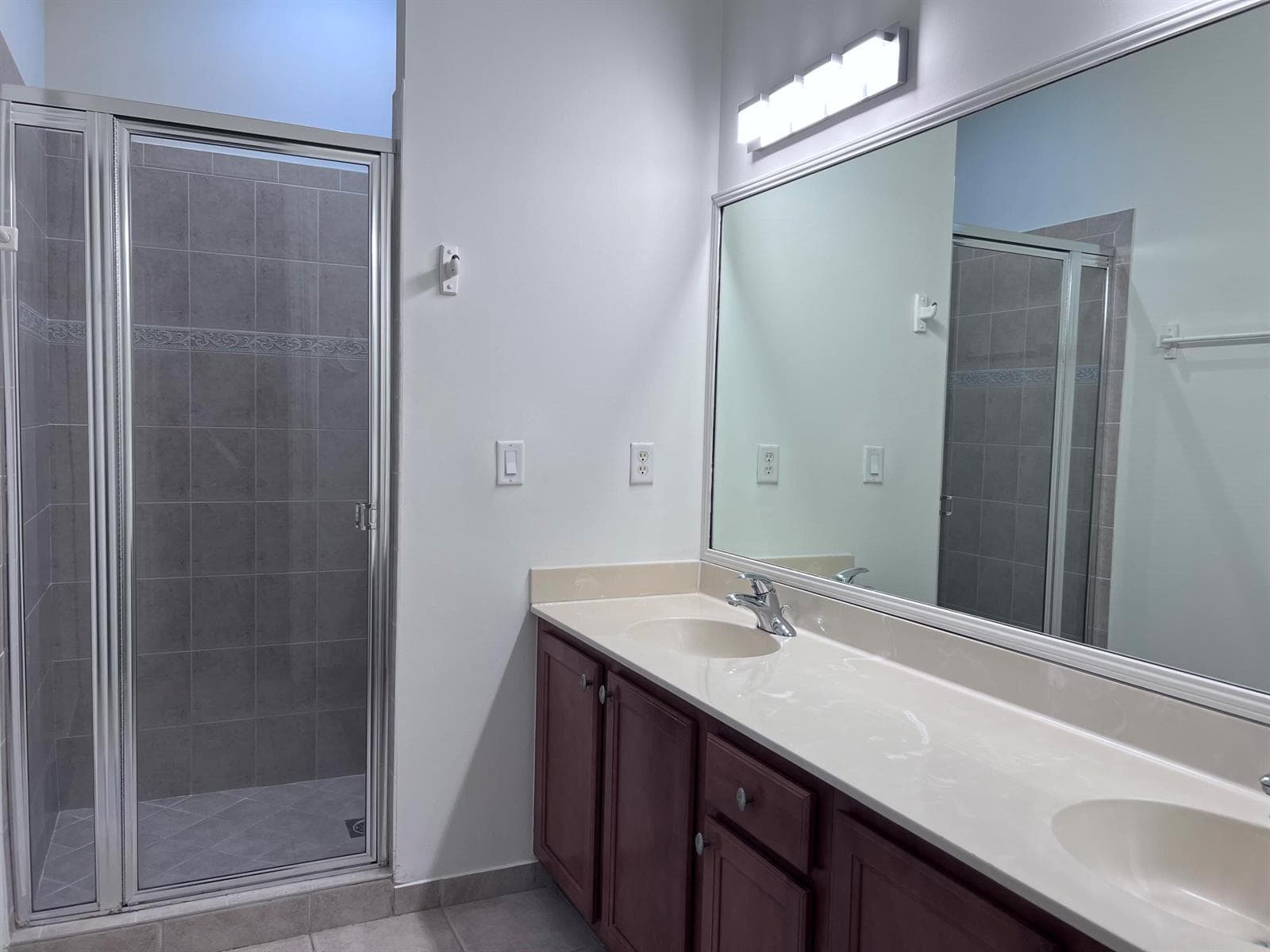 Principal bathroom