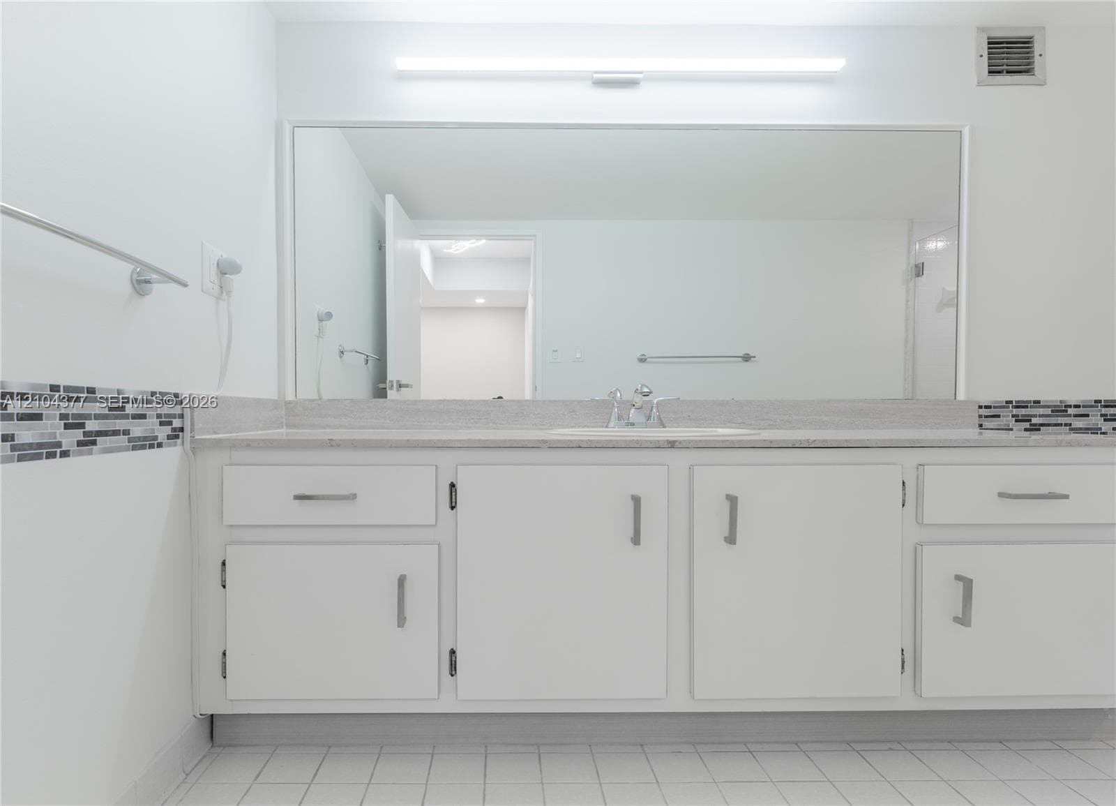 OLYMPUS CONDO · #1110 in Hallandale Beach - Photo 4