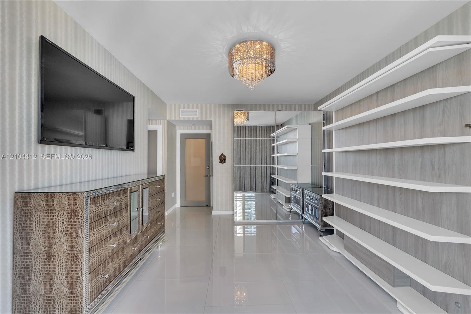 3RD BEDROOM WITH QUEEN MURPHY BED