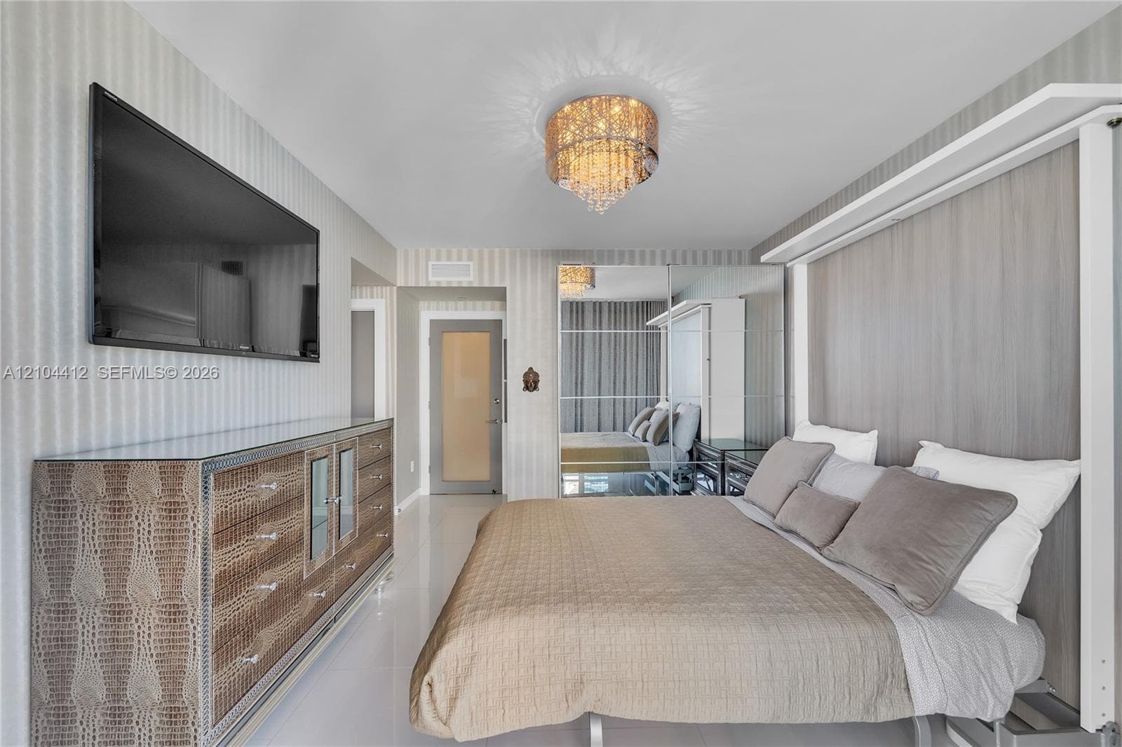3RD BEDROOM WITH QUEEN MURPHY BED
