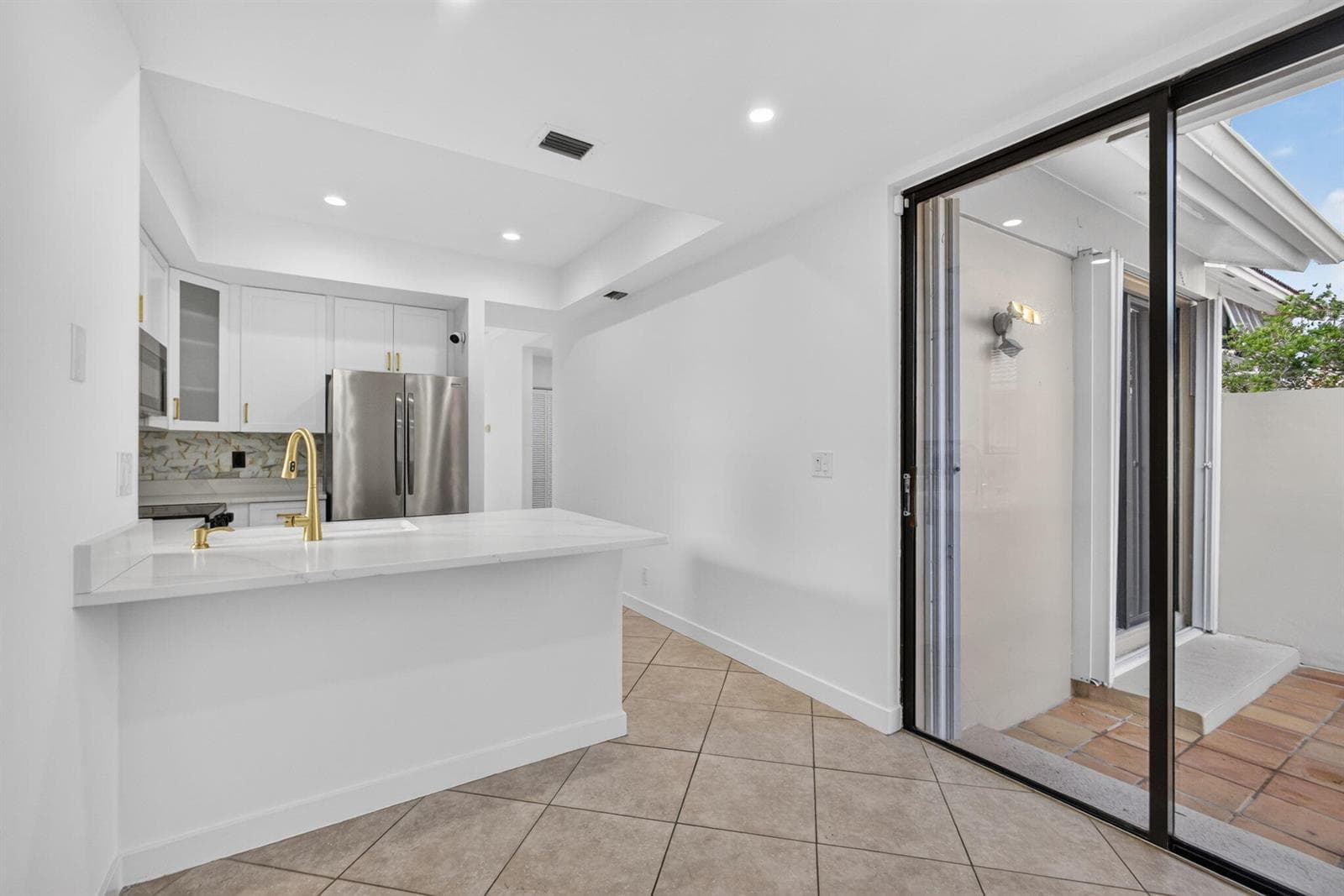10 - Kitchen and courtyard access