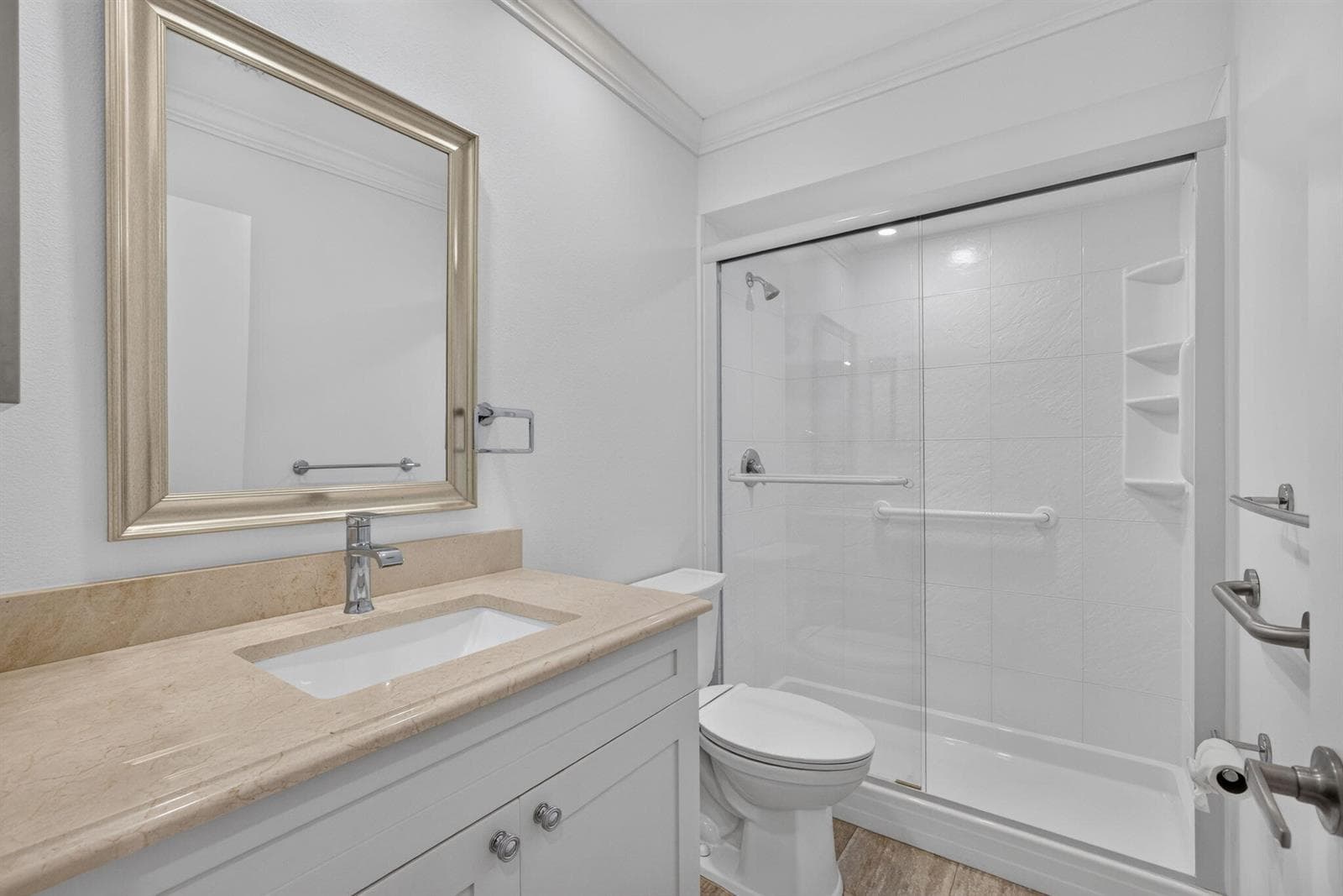 18 - Second bathroom