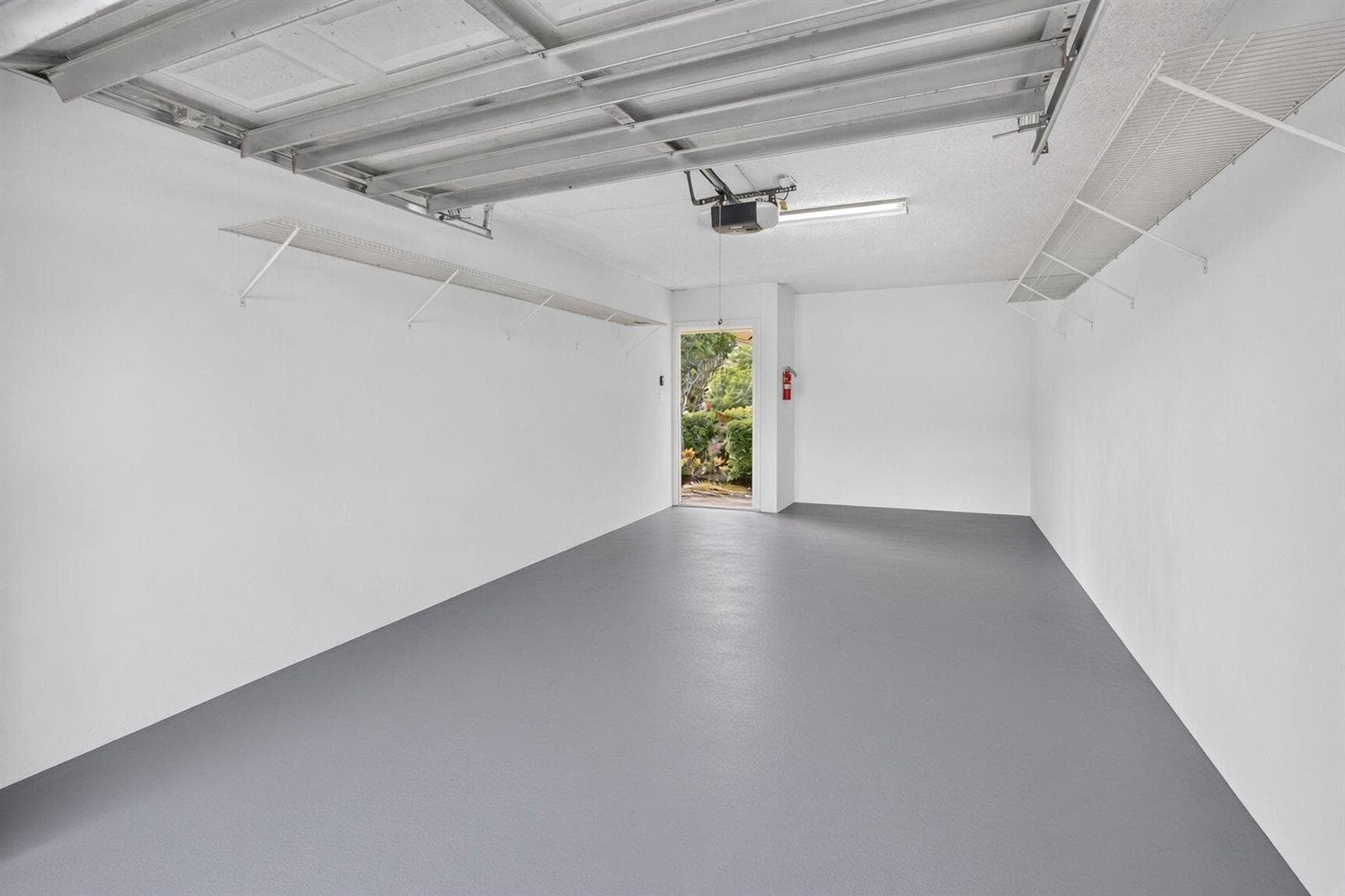 25 - Garage interior