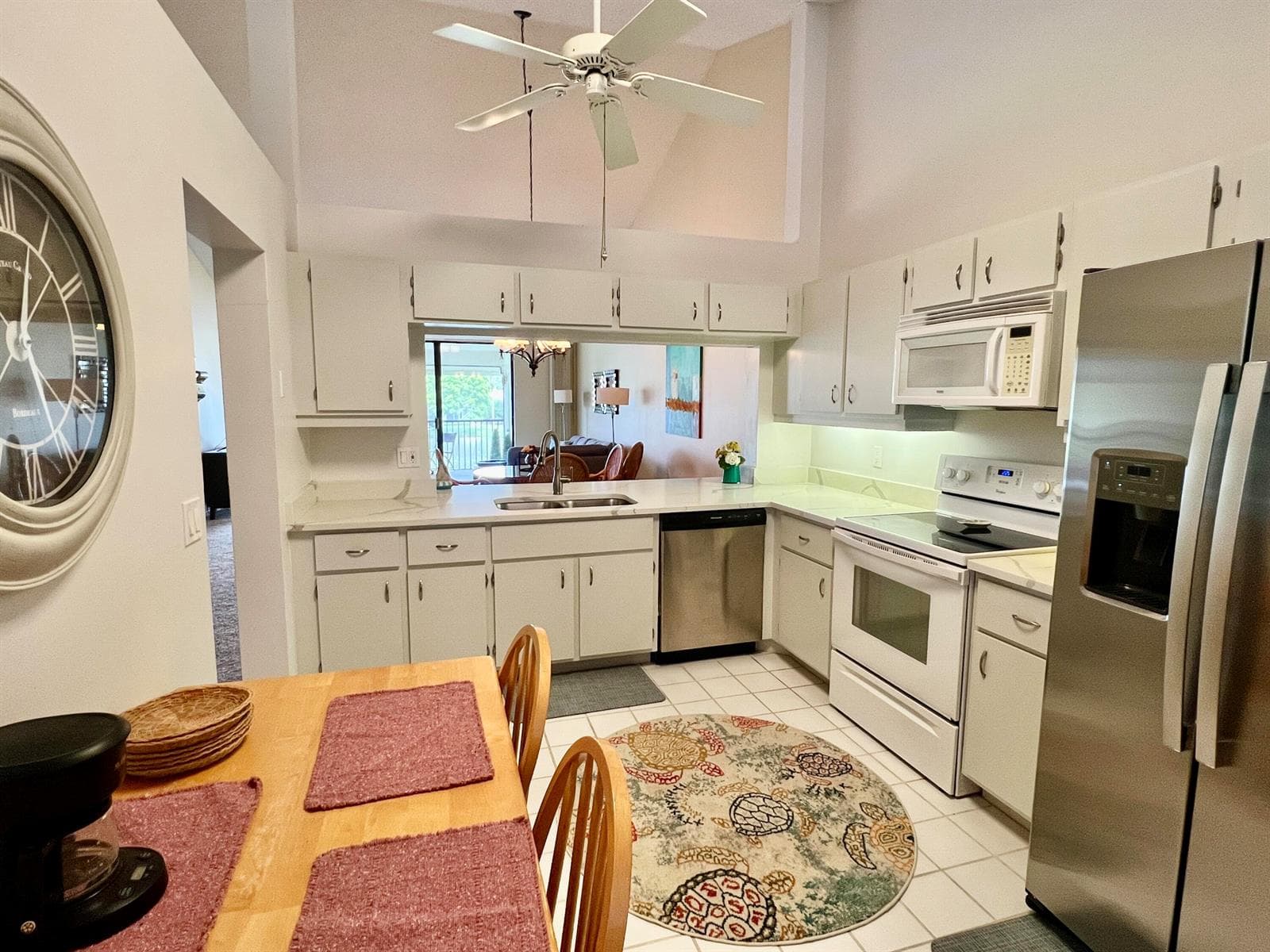 Attractive big kitchen