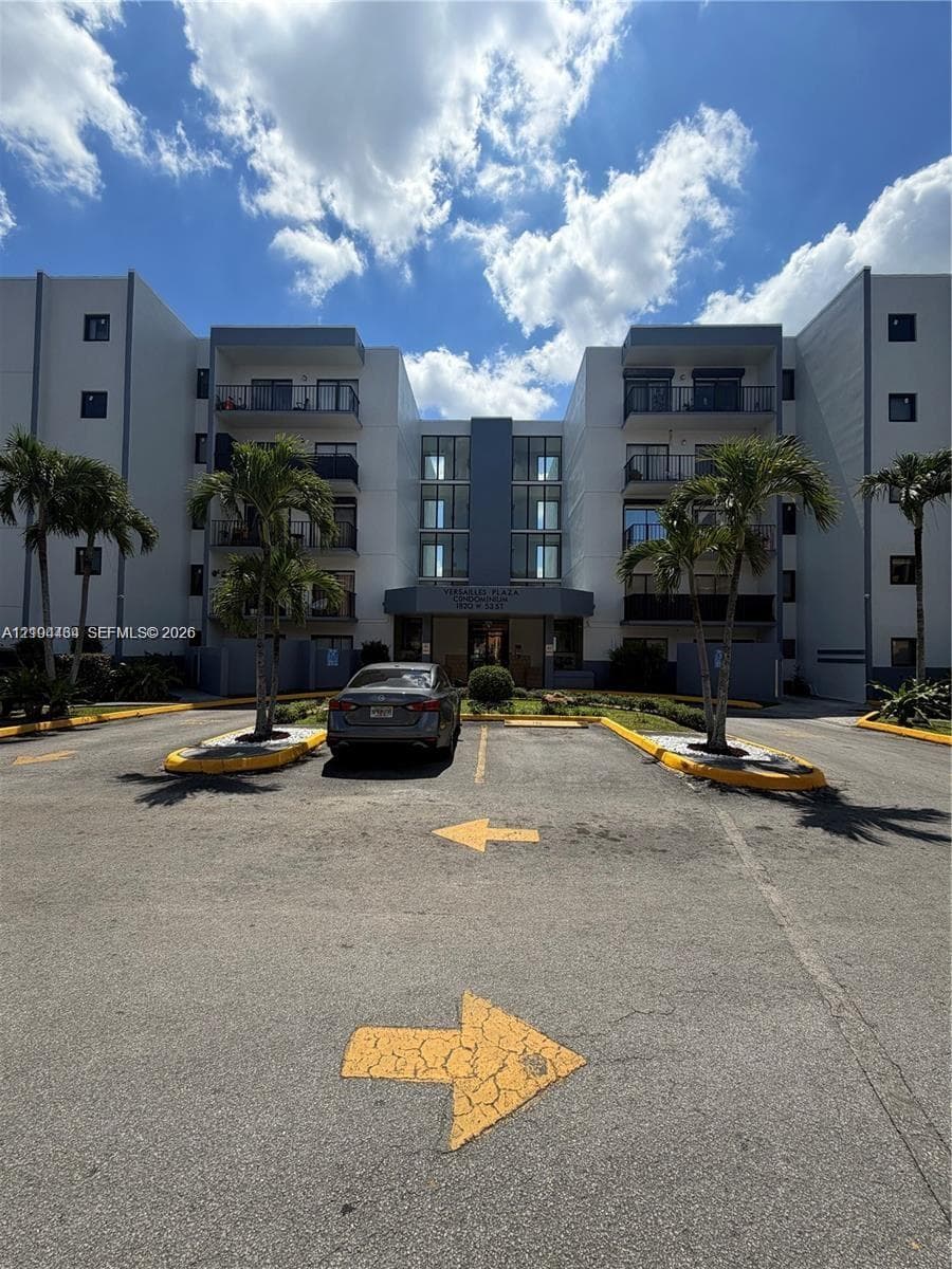 VERSAILLES PLAZA CONDO · #201 in Hialeah - Photo 2
