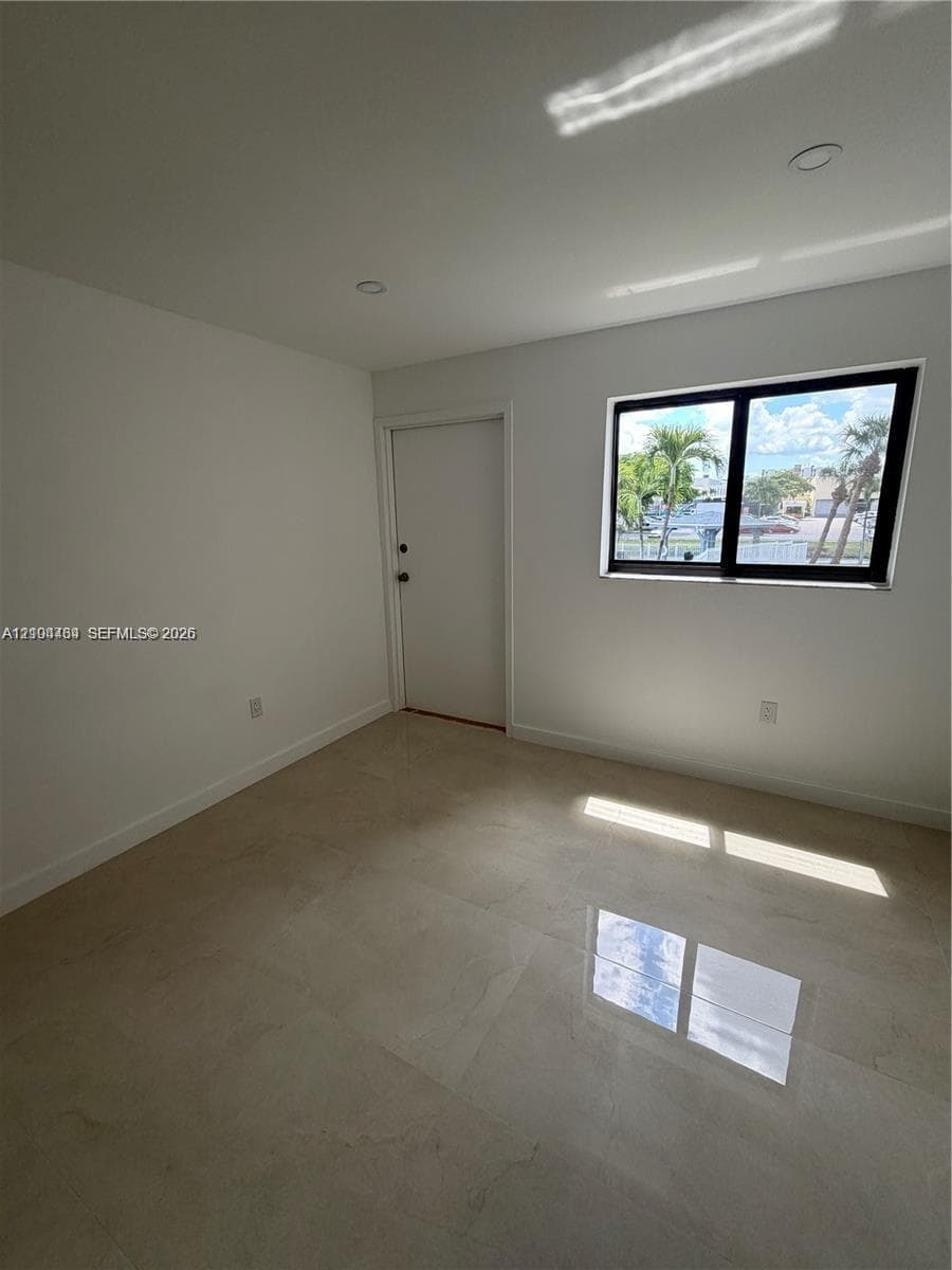 VERSAILLES PLAZA CONDO · #201 in Hialeah - Photo 8