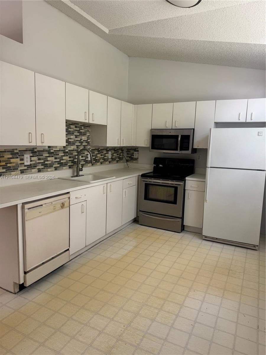 COURTYARDS OF DEERWOOD CO · #1102 in Miami - Photo 9