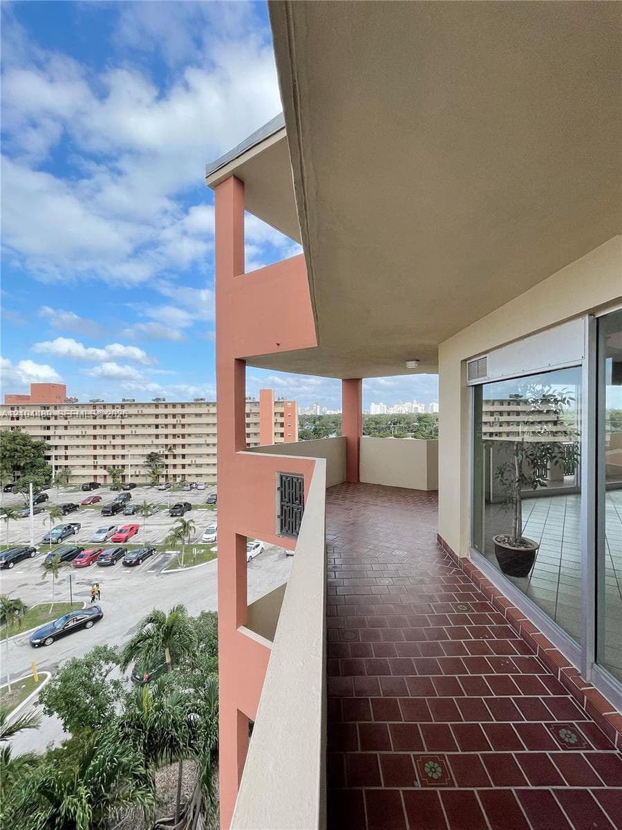 JADE WINDS GROUP-DAISY GA · #714-2 in Miami - Photo 2