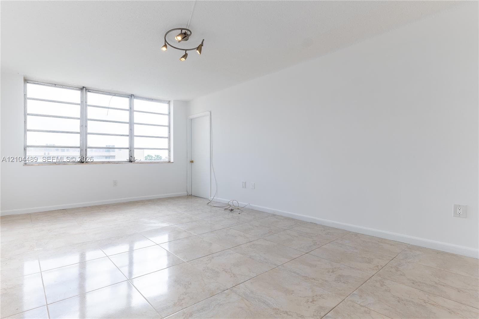 JADE WINDS GROUP-DAISY GA · #714-2 in Miami - Photo 16