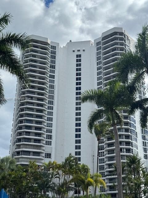 Mystic Pointe Tower 200 · #1005 in Aventura - Photo 27