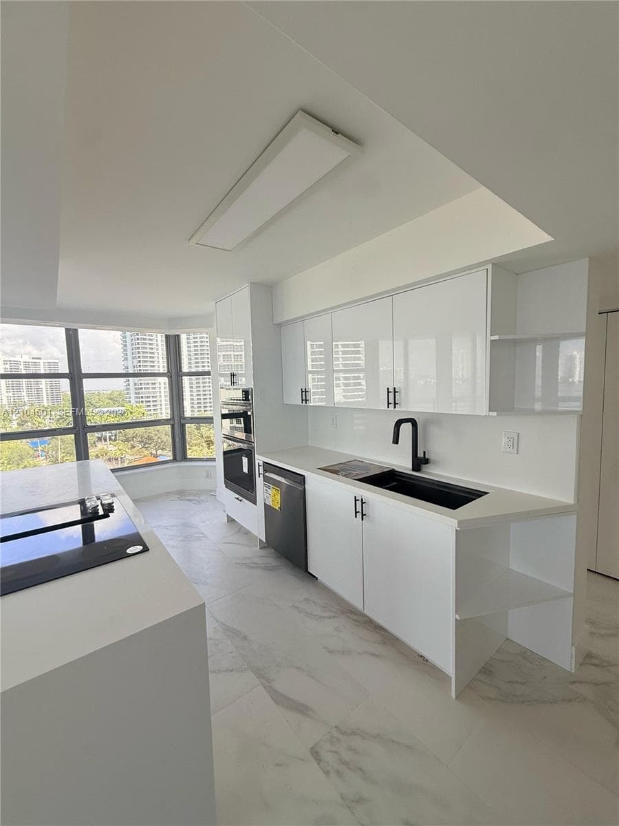 Mystic Pointe Tower 200 · #1005 in Aventura - Photo 2