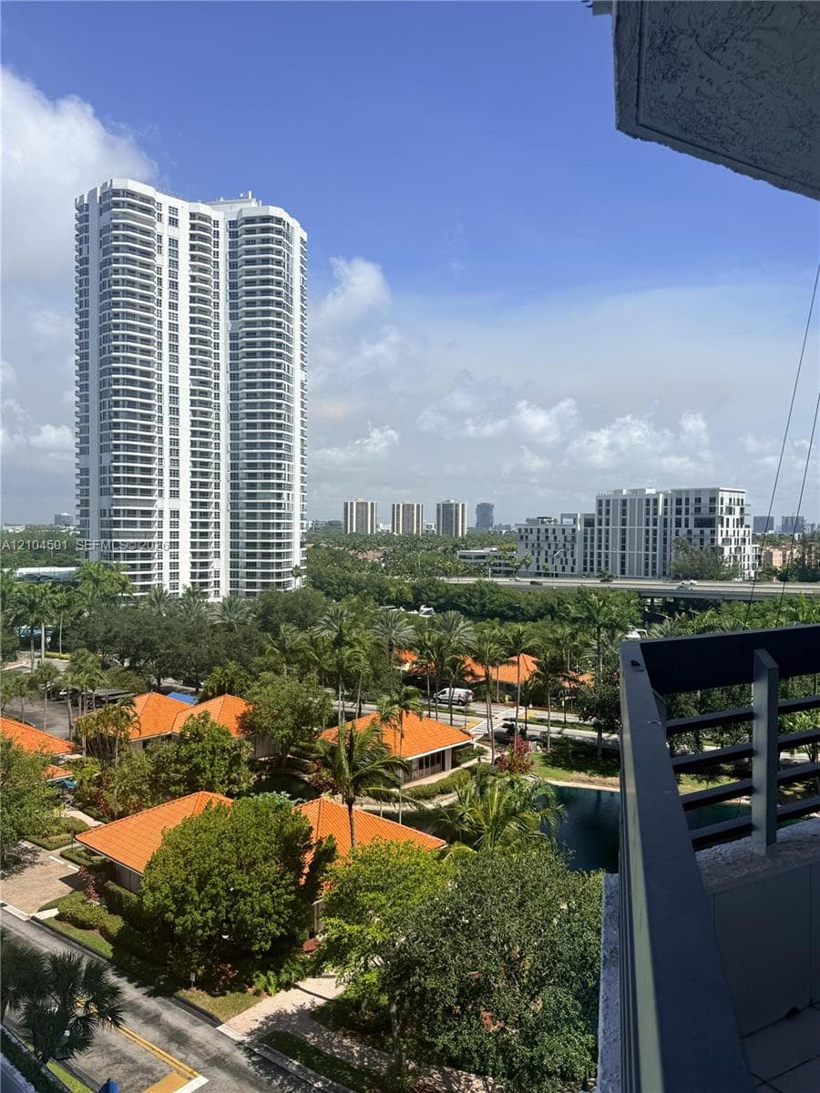 Mystic Pointe Tower 200 · #1005 in Aventura - Photo 46