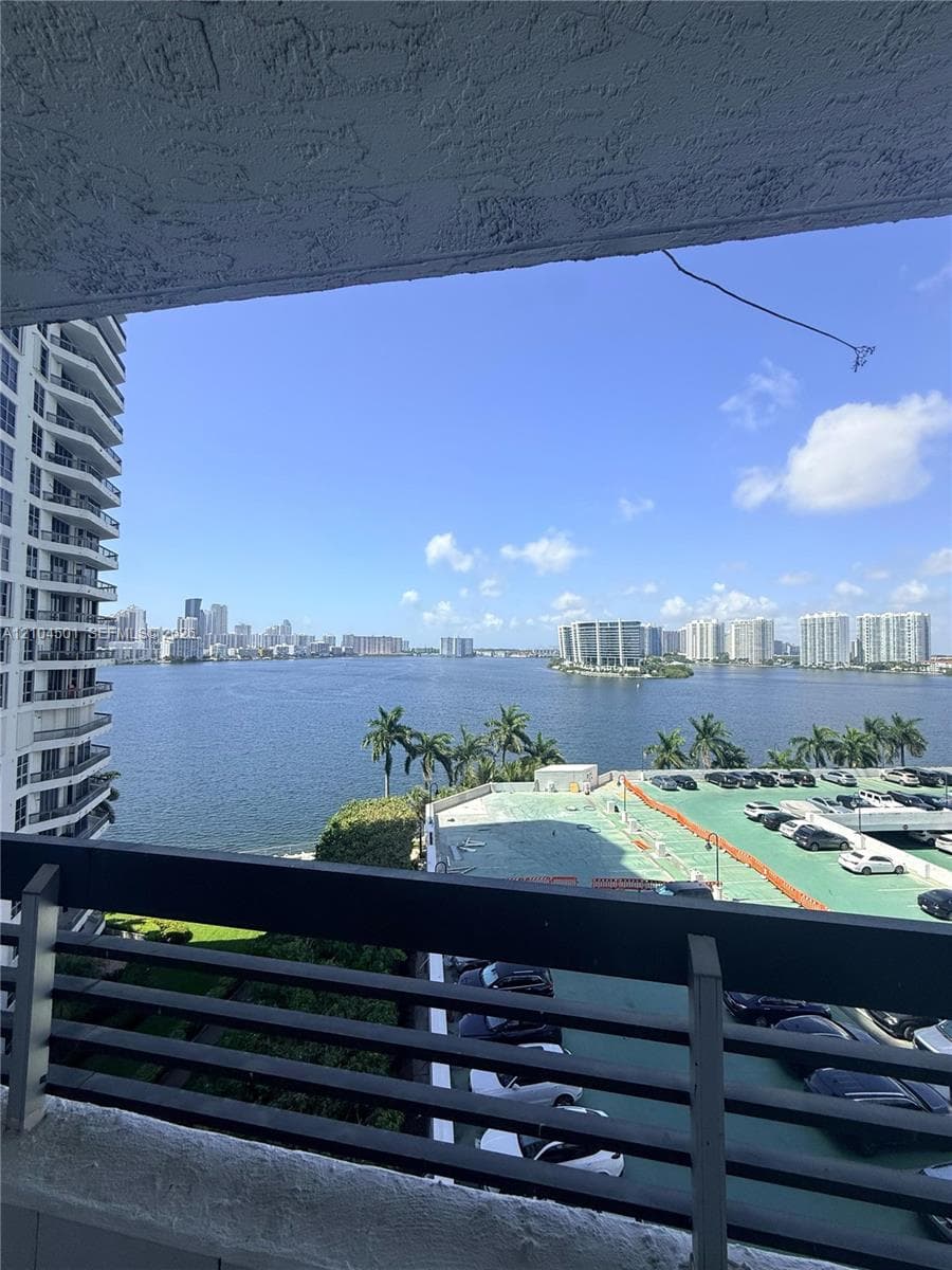 Mystic Pointe Tower 200 · #1005 in Aventura - Photo 38