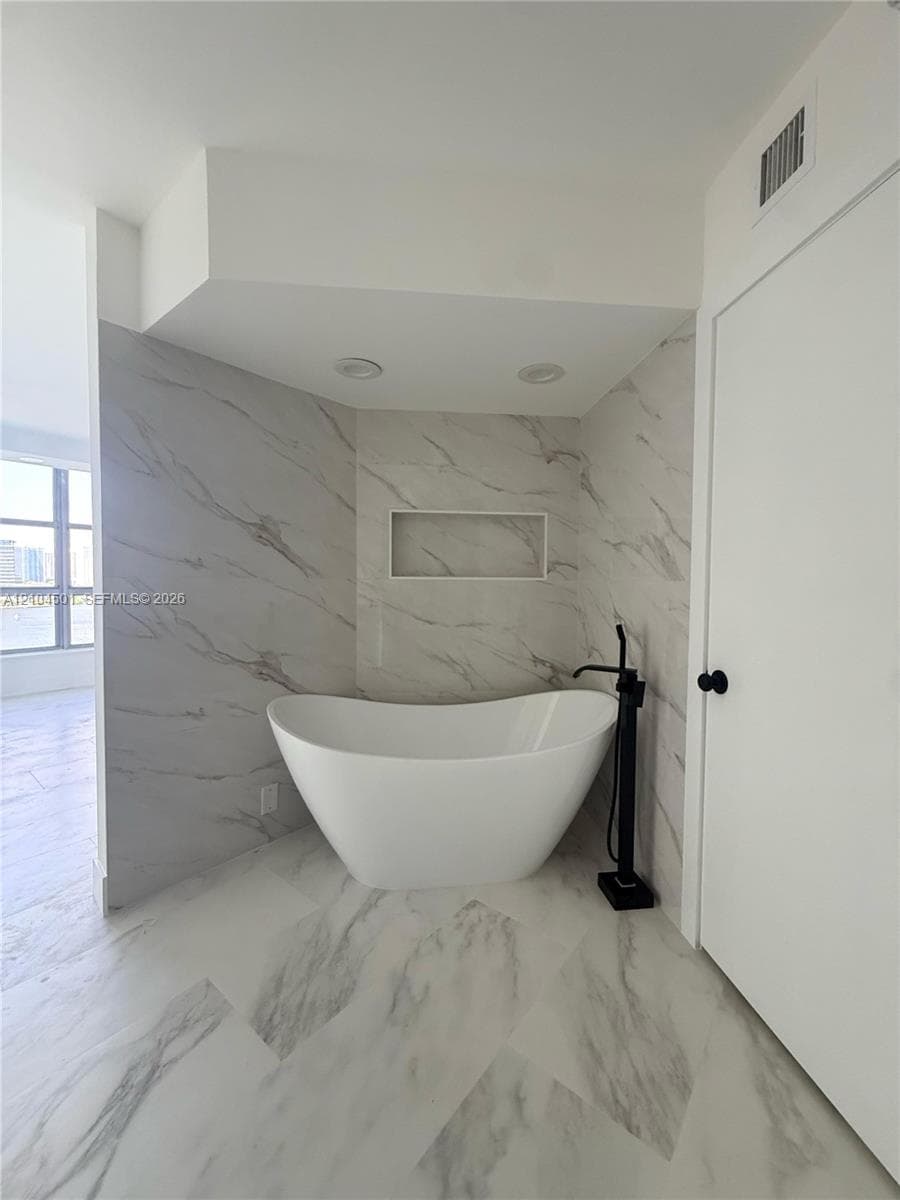 Mystic Pointe Tower 200 · #1005 in Aventura - Photo 11