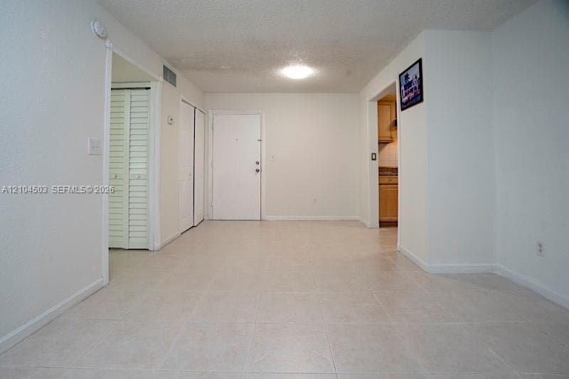 LAS ESTRELLAS CONDO · #111 in Hialeah - Photo 4