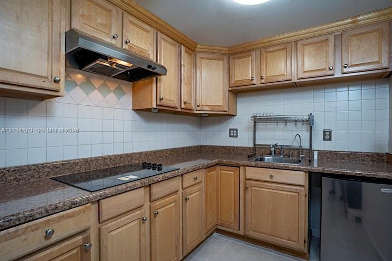 LAS ESTRELLAS CONDO · #111 in Hialeah - Photo 8