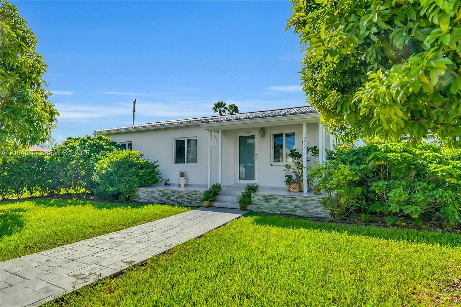 7330 SW 17th Ter photo 2