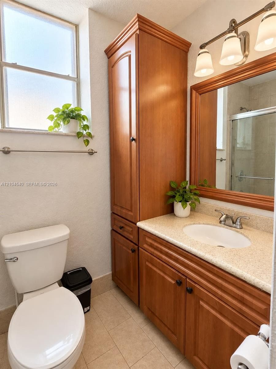 1064 W 42nd St #9 photo 17