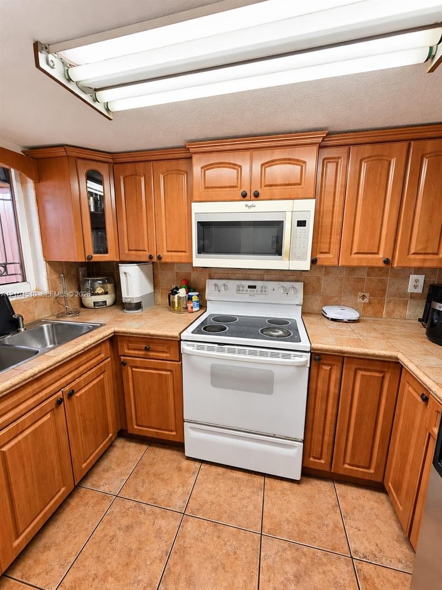 1064 W 42nd St #9 photo 5