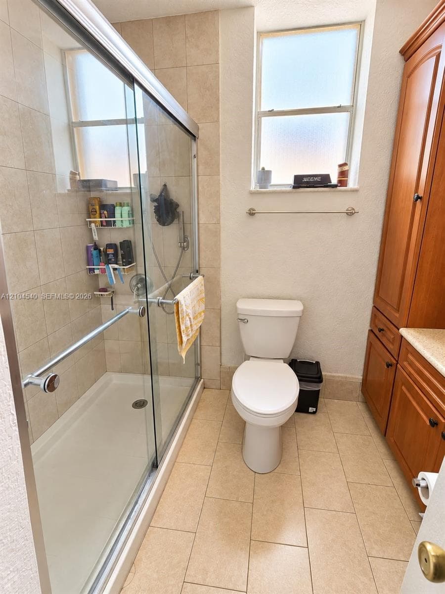 1064 W 42nd St #9 photo 18
