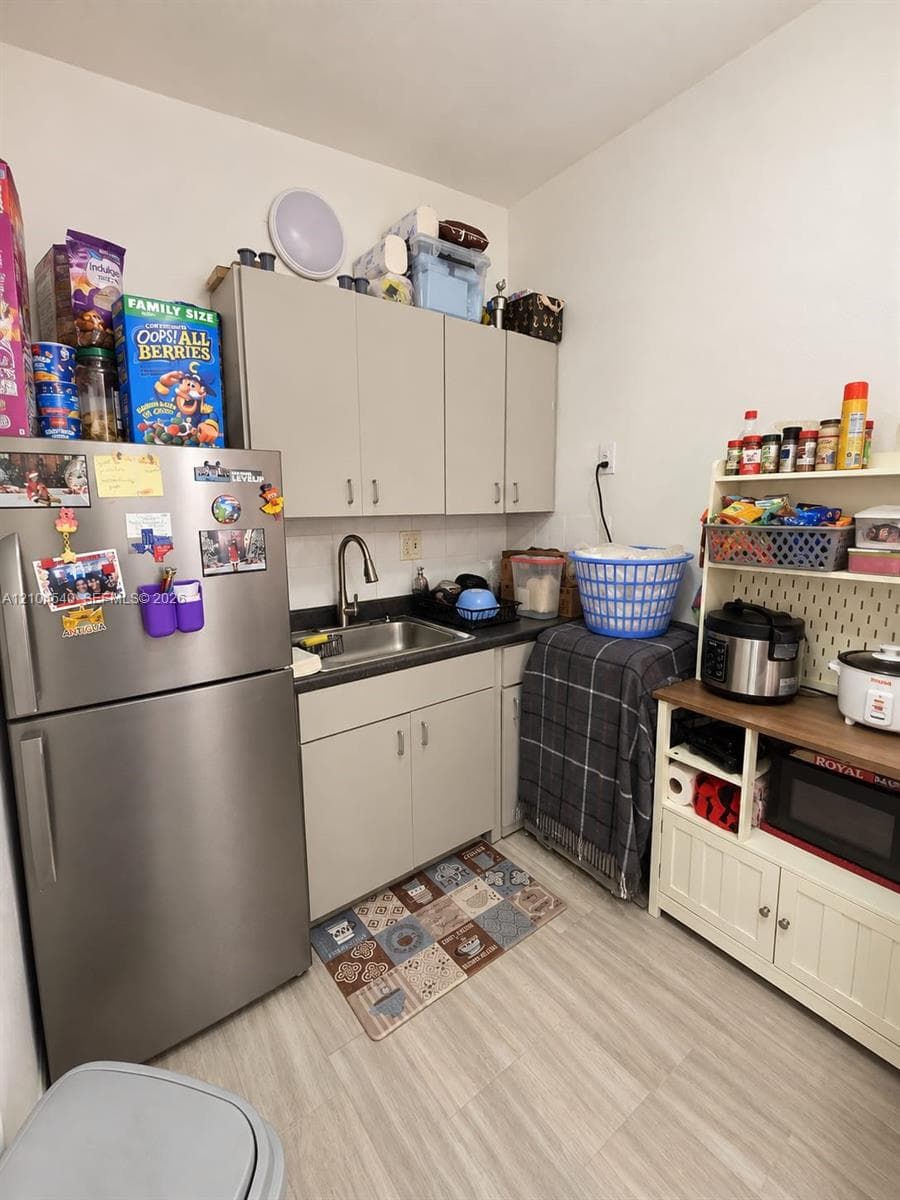 1064 W 42nd St #9 photo 25