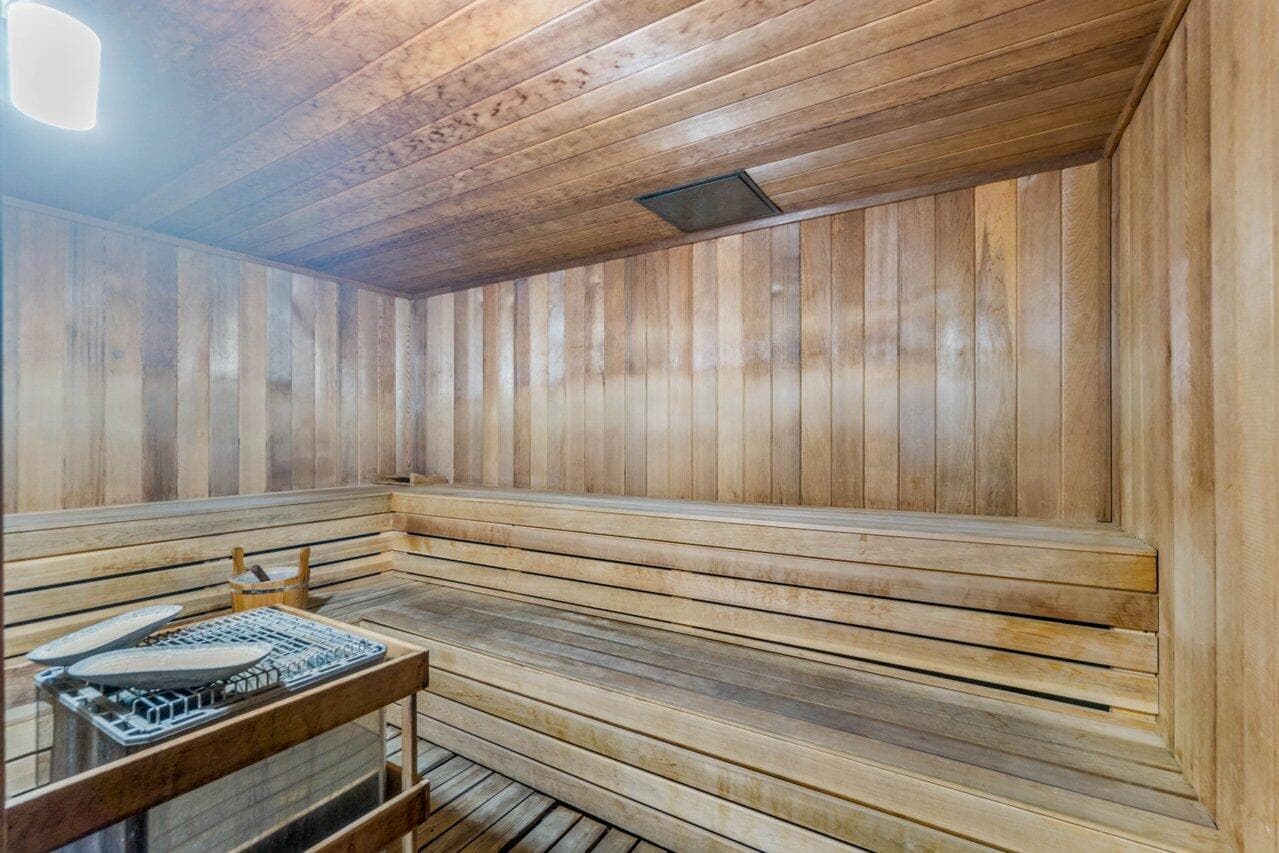 22cCPST 9th-Floor Saunas