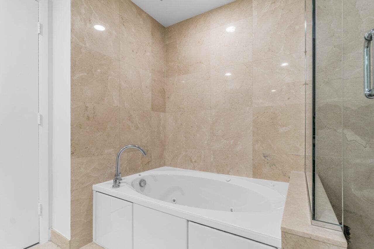 Primary Bath Jetted Tub