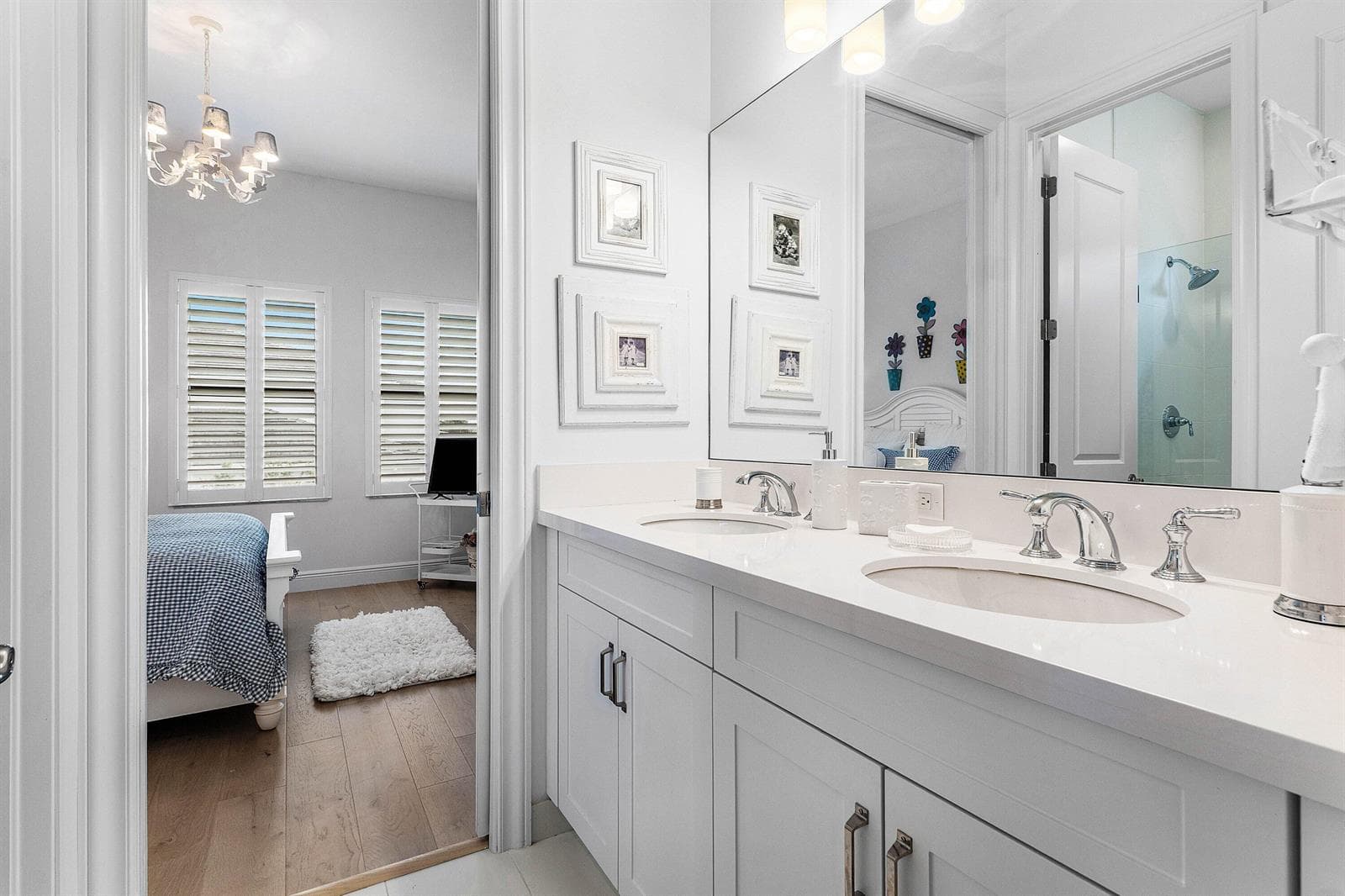 Jack & Jill Bath for Beds 4 & 5