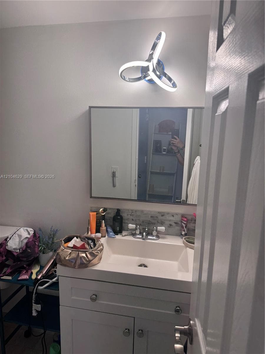 Bayview Palms Condo · #334 in North Miami - Photo 25