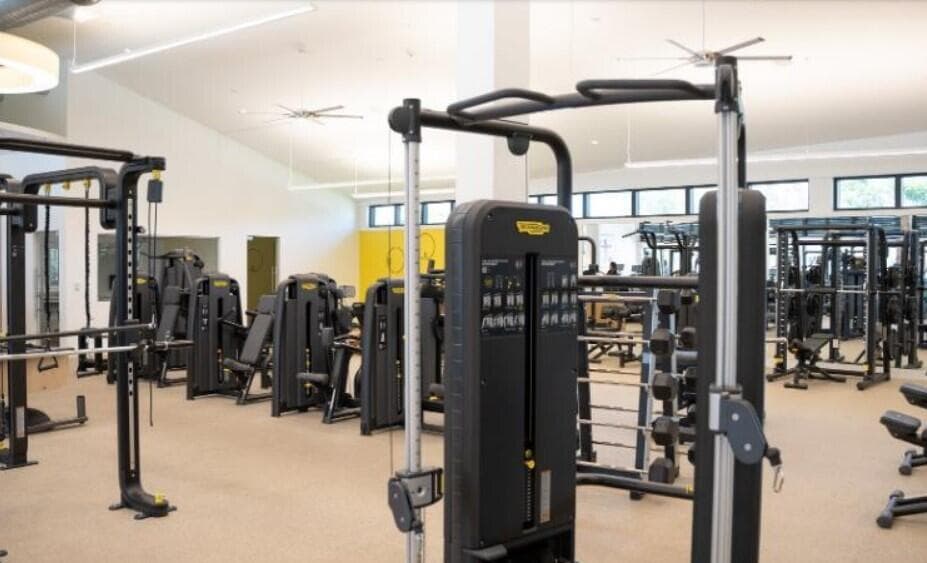 FITNESS ROOM