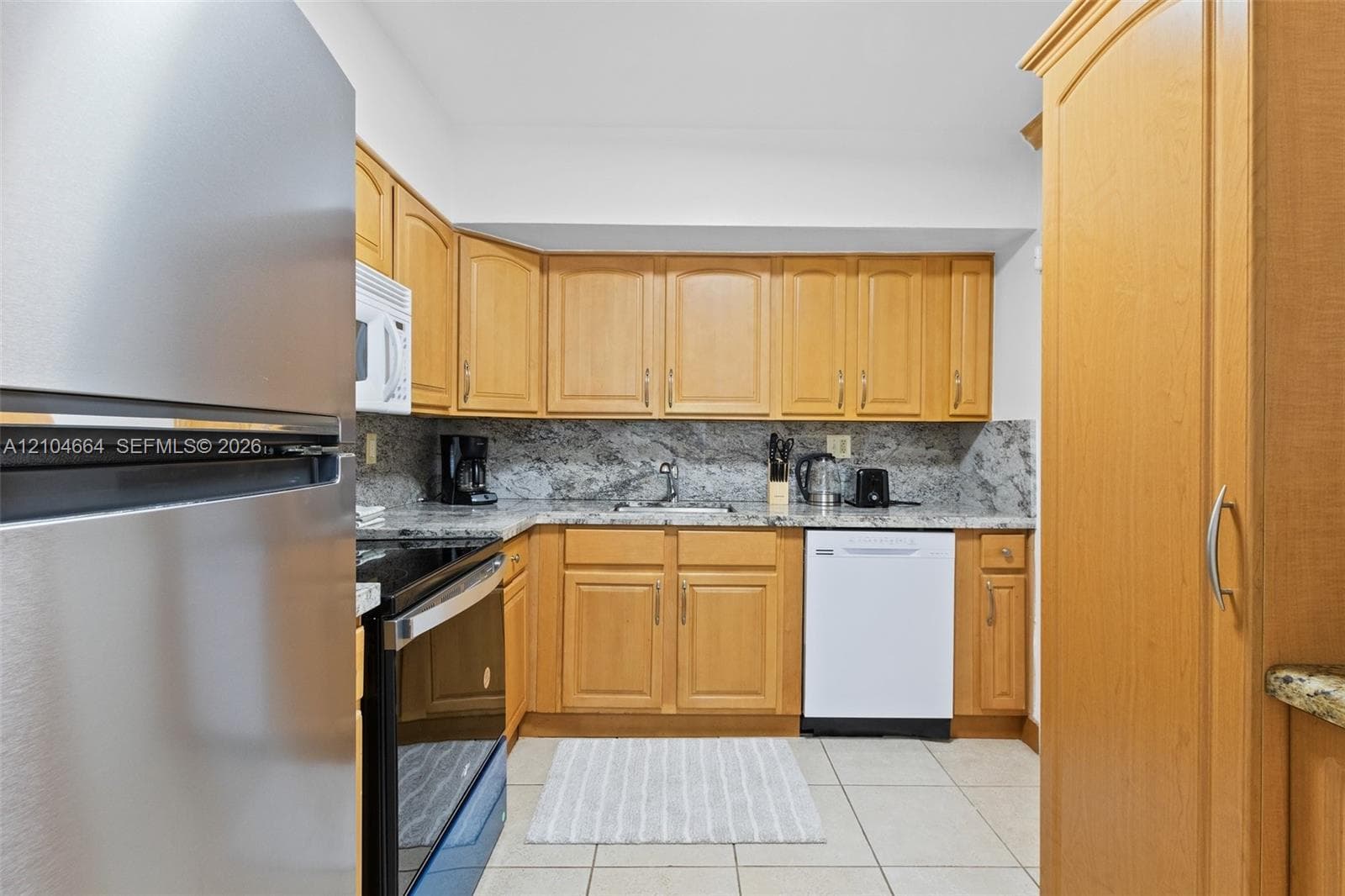 SEA AIR TOWERS CONDO · #921 in Hollywood - Photo 10