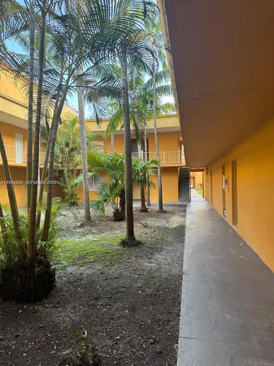 VENETAIN GARDEN · #R102 in Hialeah - Photo 2