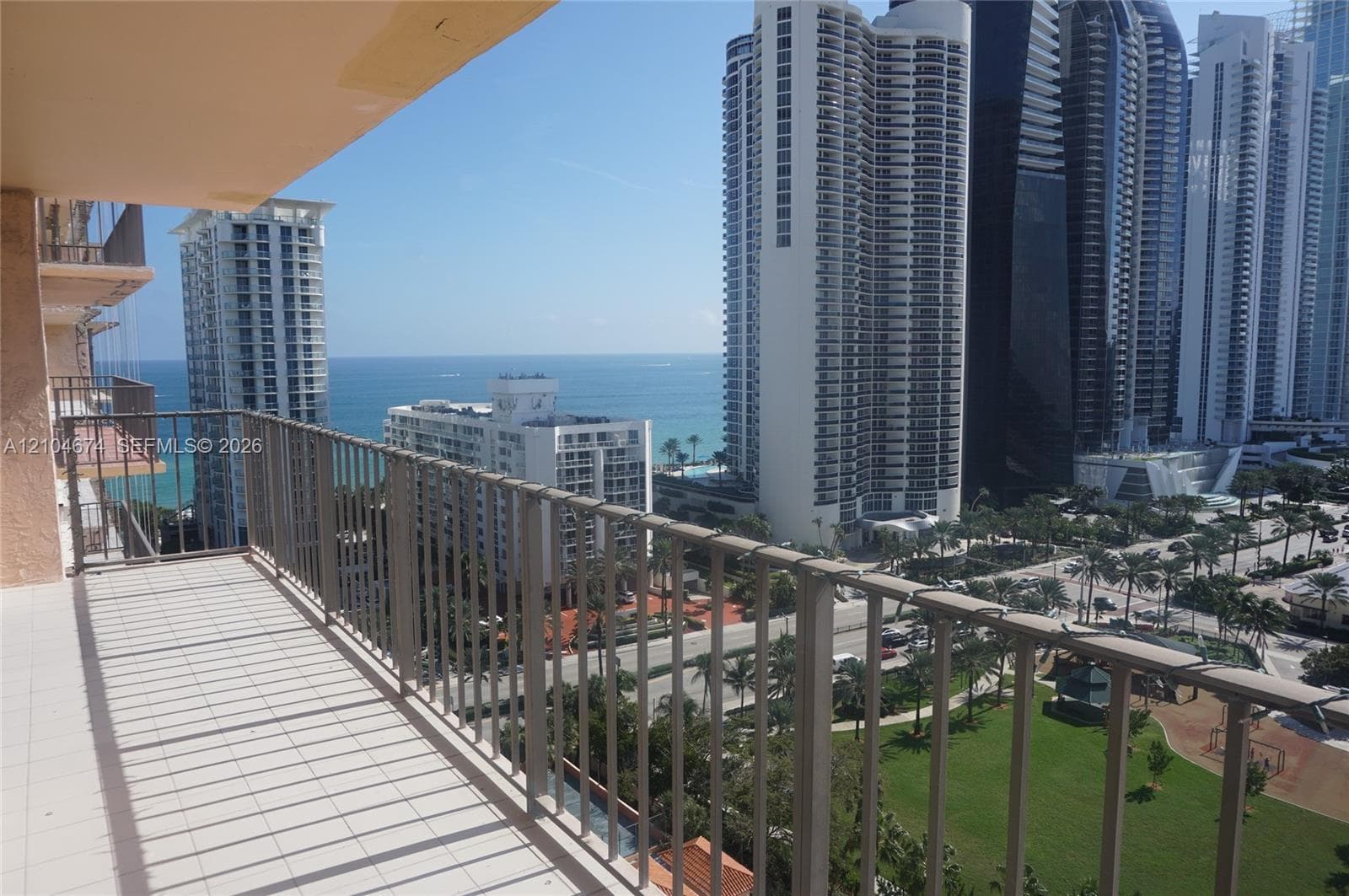 WINSTON TOWERS 600 CONDO · #1904 in Sunny Isles Beach - Photo 2