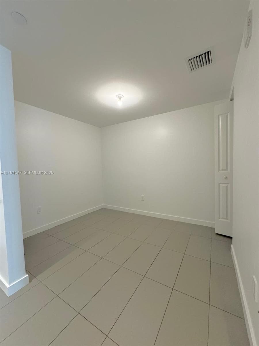 Canvas · #3114 in Miami - Photo 4