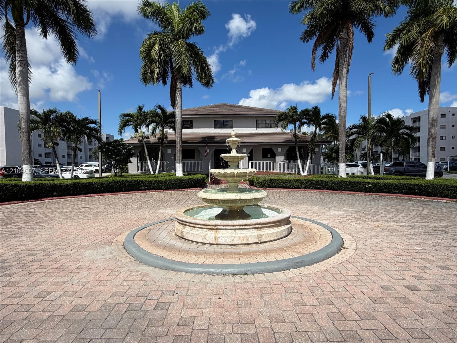 FONTAINEBLEAU GARDENS CON · #321 in Miami - Photo 3